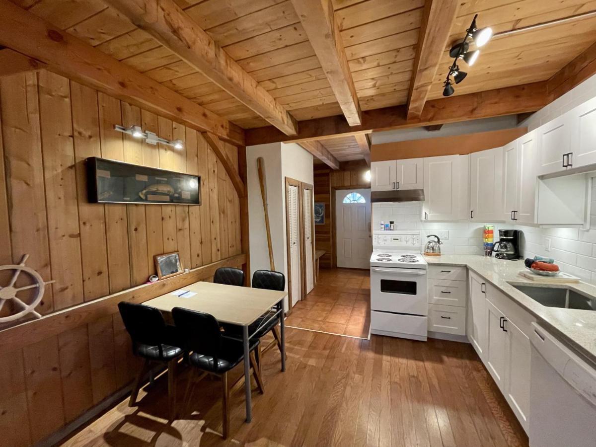 Waterfront Timber Frame Cottage! Ucluelet Eksteriør bilde