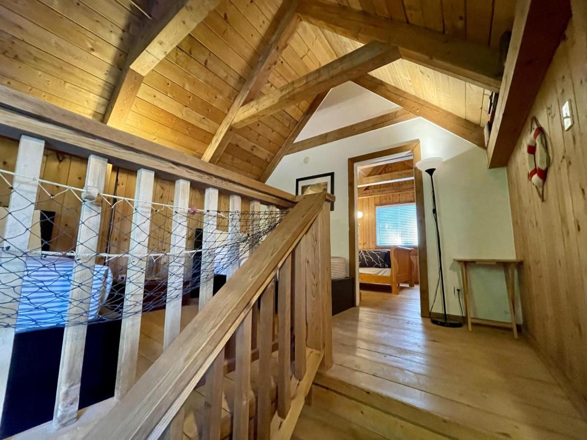 Waterfront Timber Frame Cottage! Ucluelet Eksteriør bilde