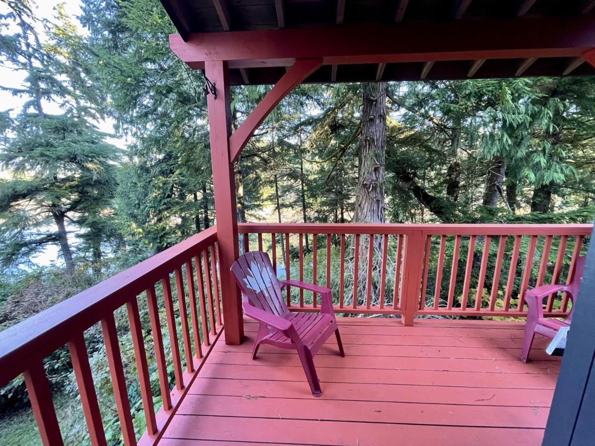 Waterfront Timber Frame Cottage! Ucluelet Eksteriør bilde