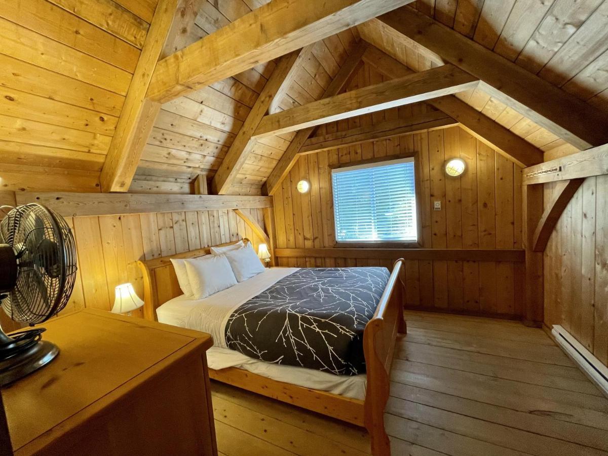 Waterfront Timber Frame Cottage! Ucluelet Eksteriør bilde