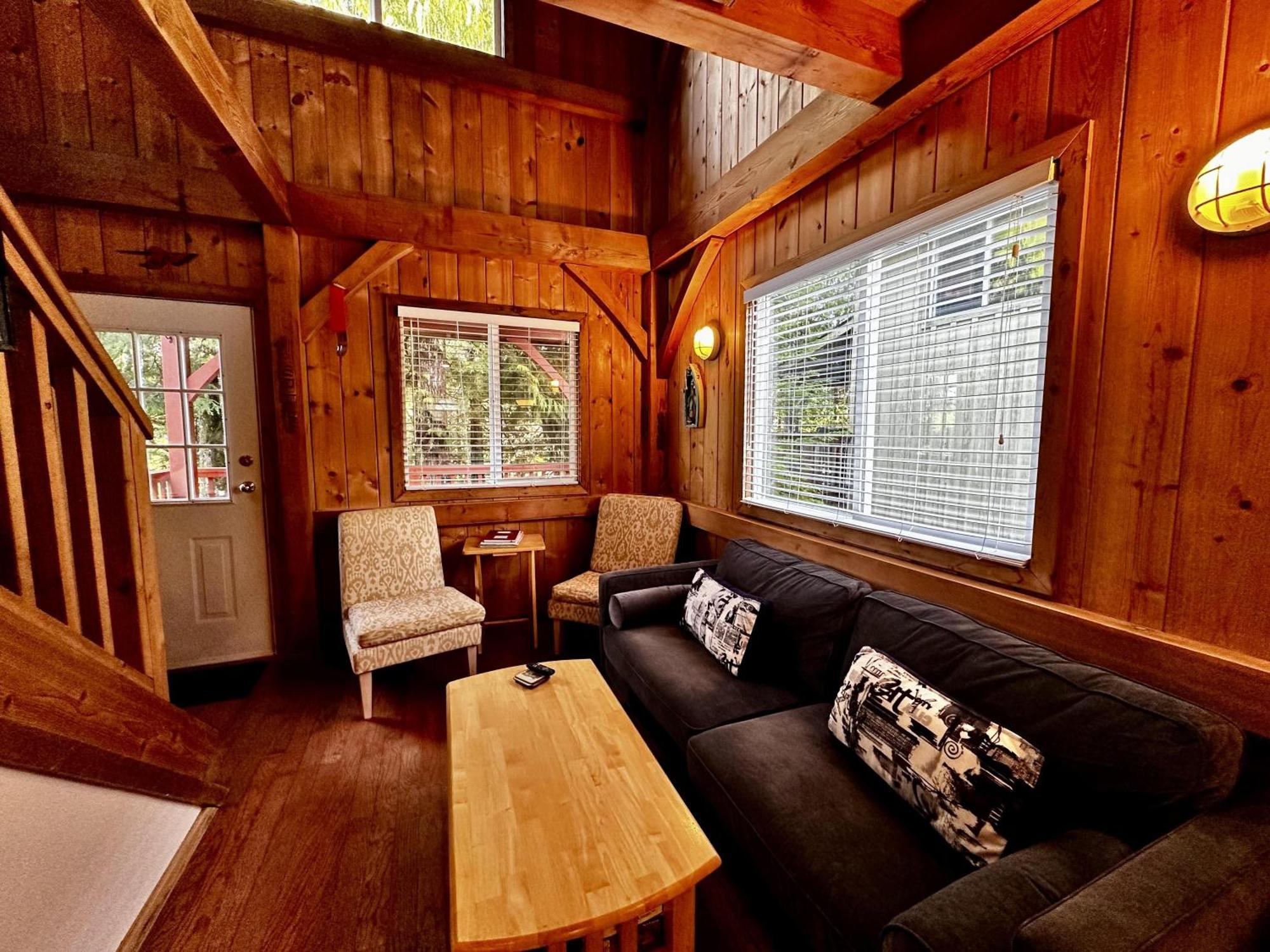 Waterfront Timber Frame Cottage! Ucluelet Eksteriør bilde