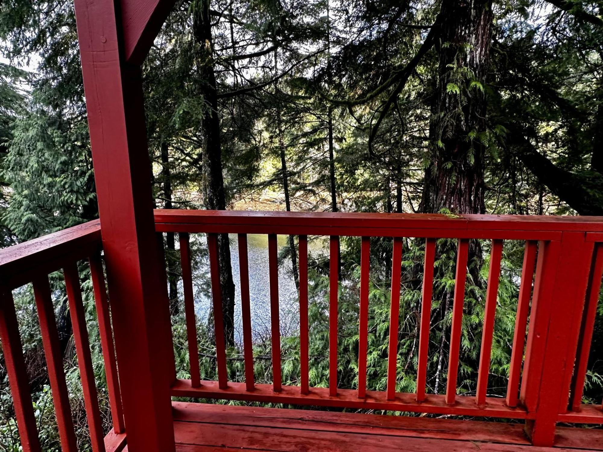 Waterfront Timber Frame Cottage! Ucluelet Eksteriør bilde