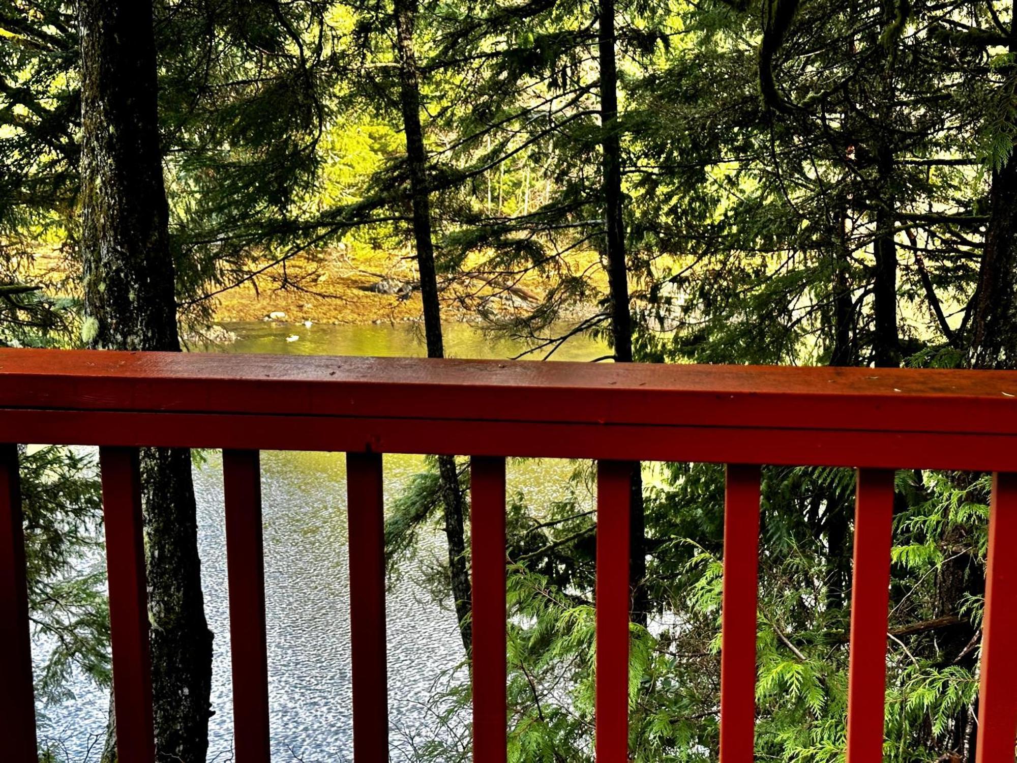 Waterfront Timber Frame Cottage! Ucluelet Eksteriør bilde