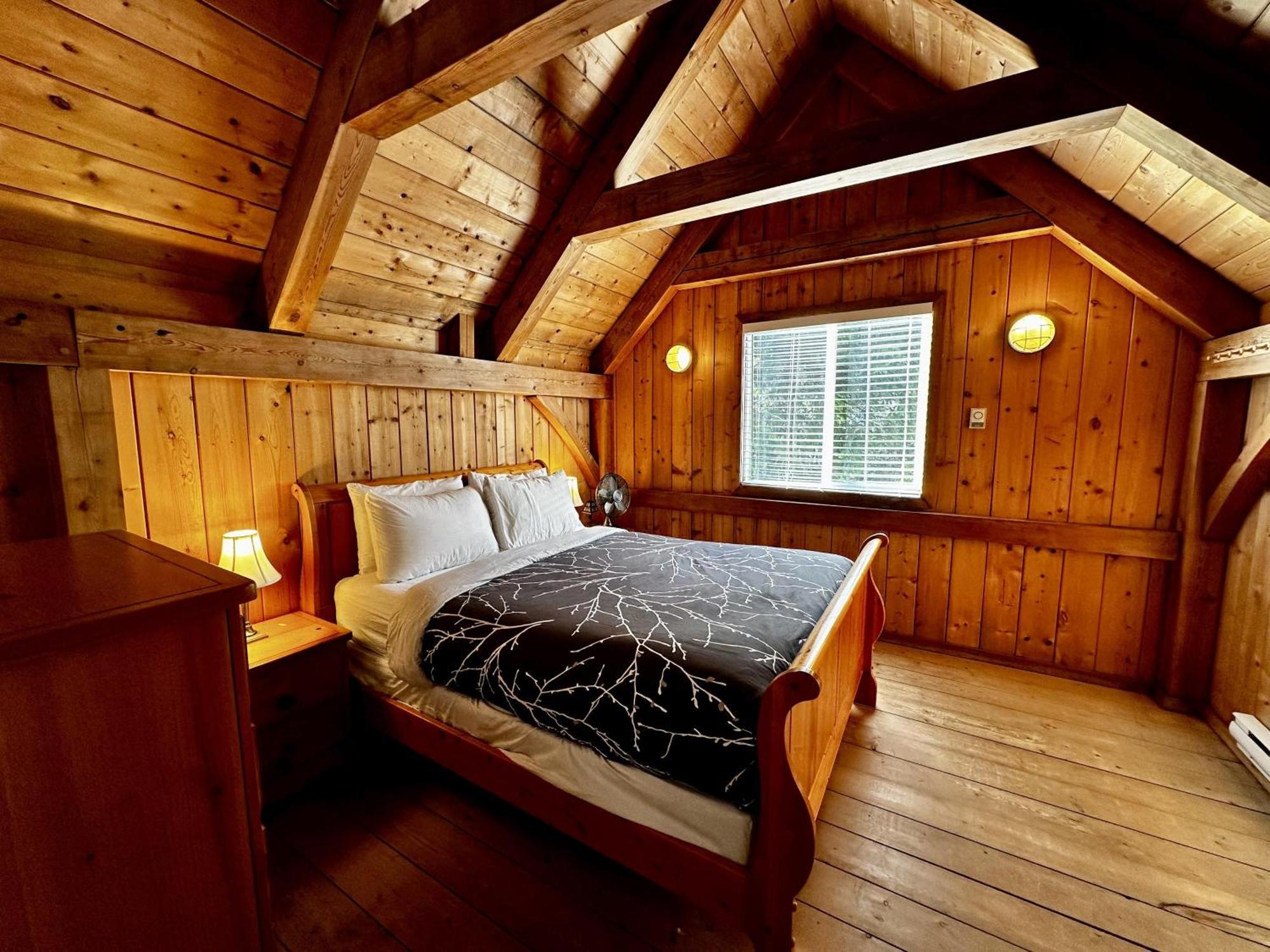 Waterfront Timber Frame Cottage! Ucluelet Eksteriør bilde