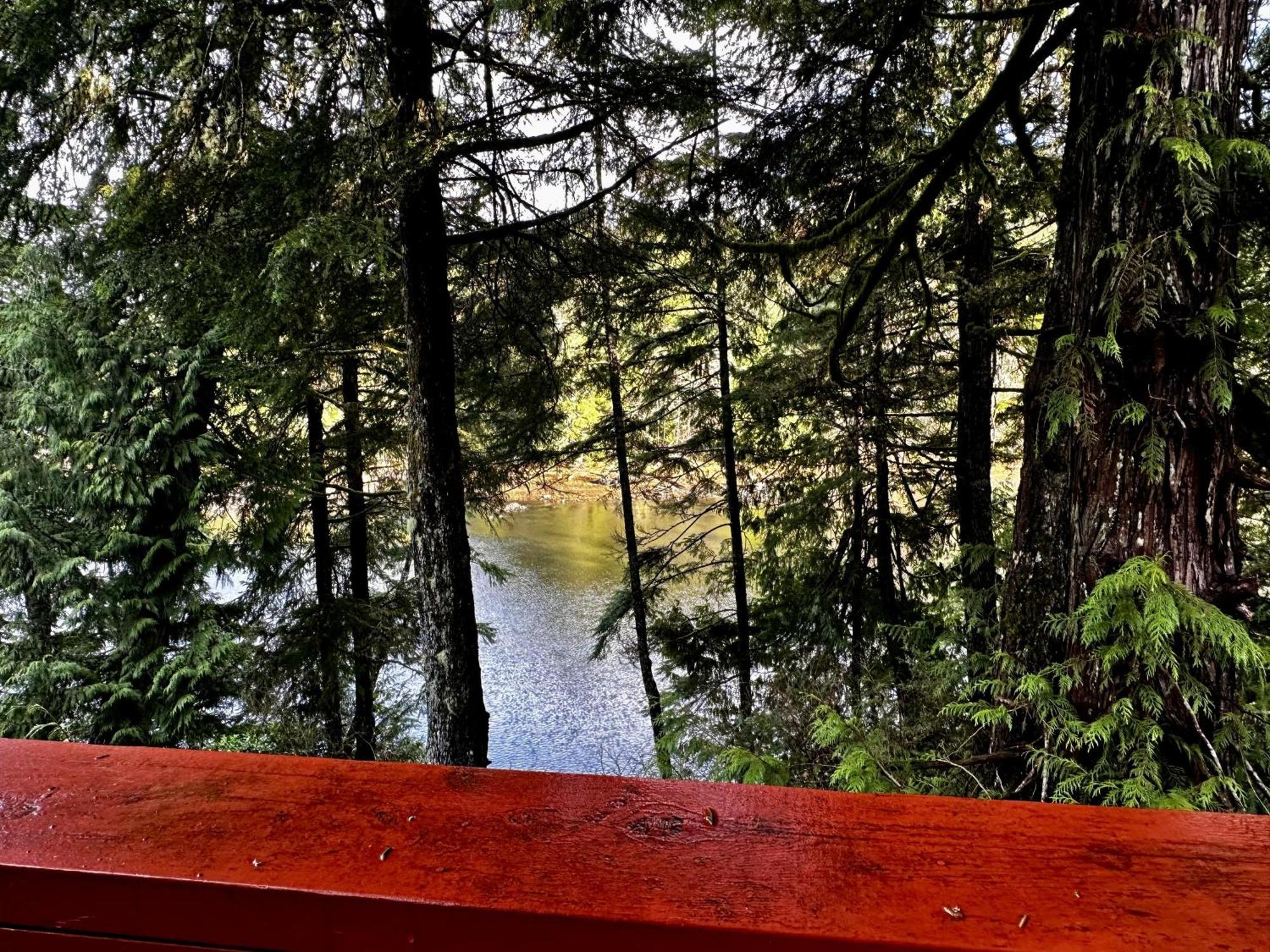Waterfront Timber Frame Cottage! Ucluelet Eksteriør bilde