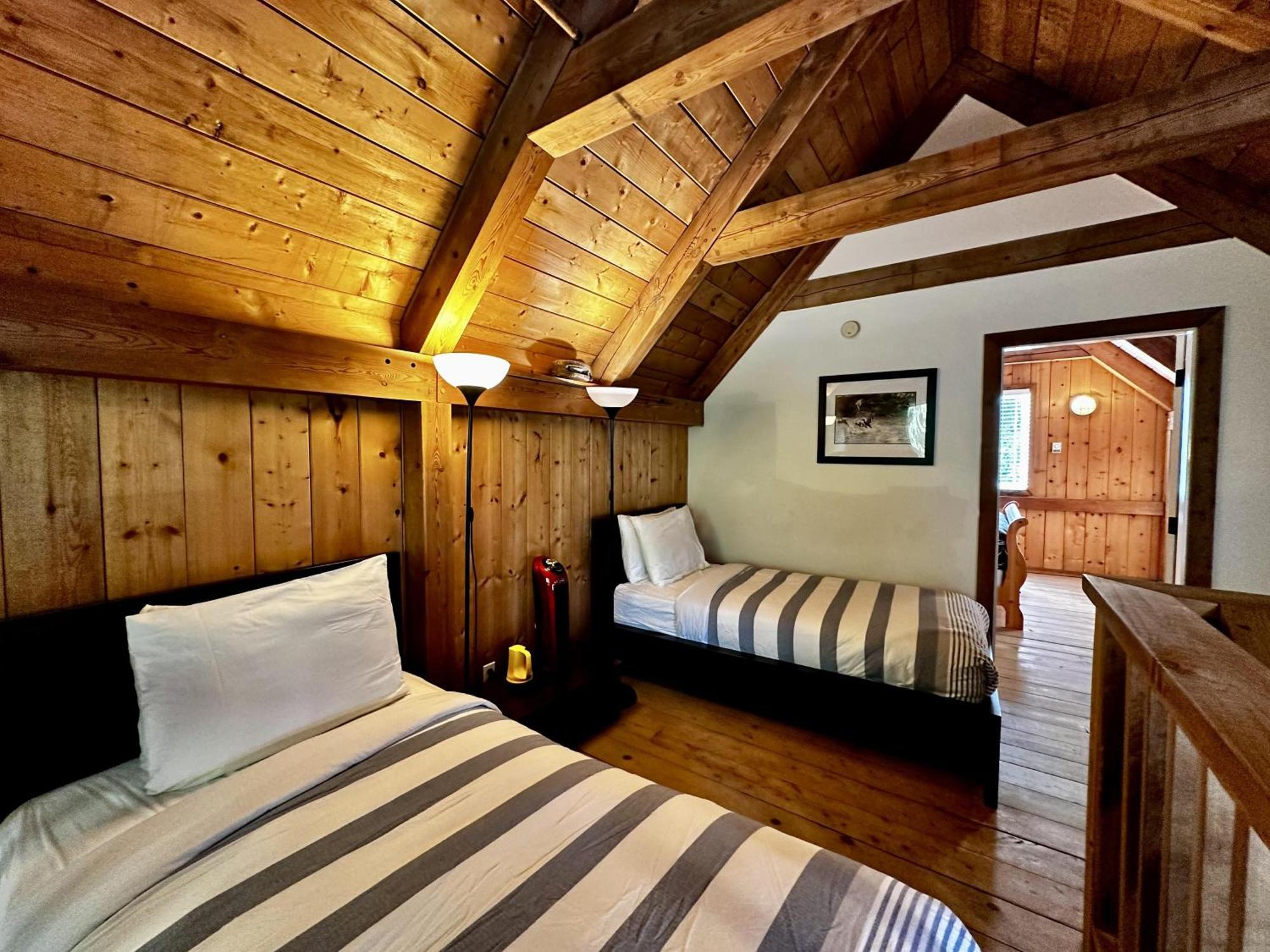 Waterfront Timber Frame Cottage! Ucluelet Eksteriør bilde