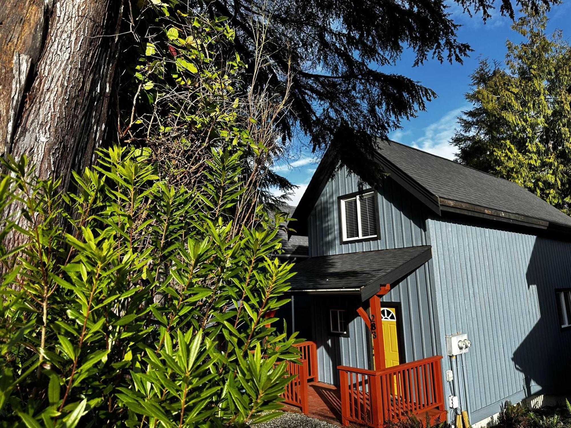 Waterfront Timber Frame Cottage! Ucluelet Eksteriør bilde