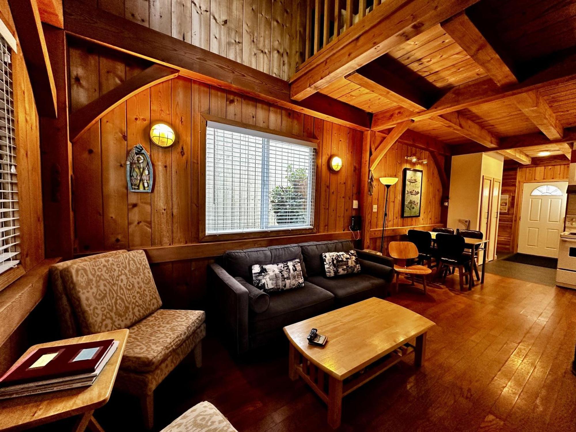 Waterfront Timber Frame Cottage! Ucluelet Eksteriør bilde