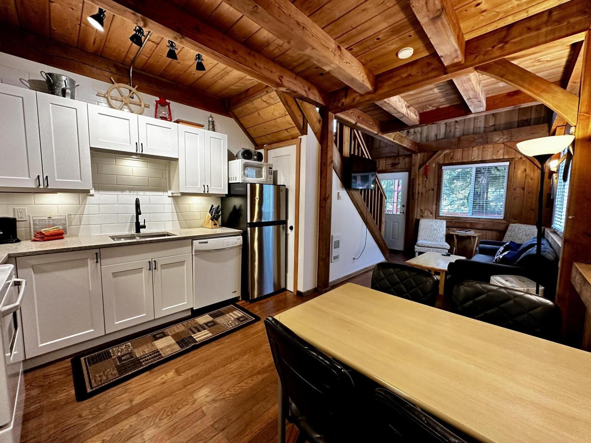 Waterfront Timber Frame Cottage! Ucluelet Eksteriør bilde